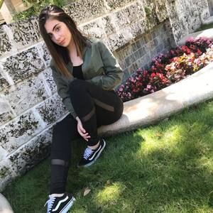 Meet your Posher, Carolina